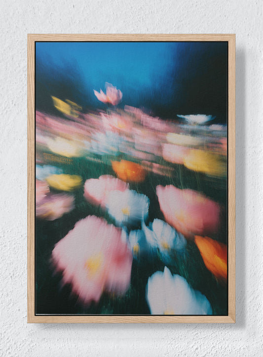 RUNNING THROUGH BLOOM - Natural frame canvas